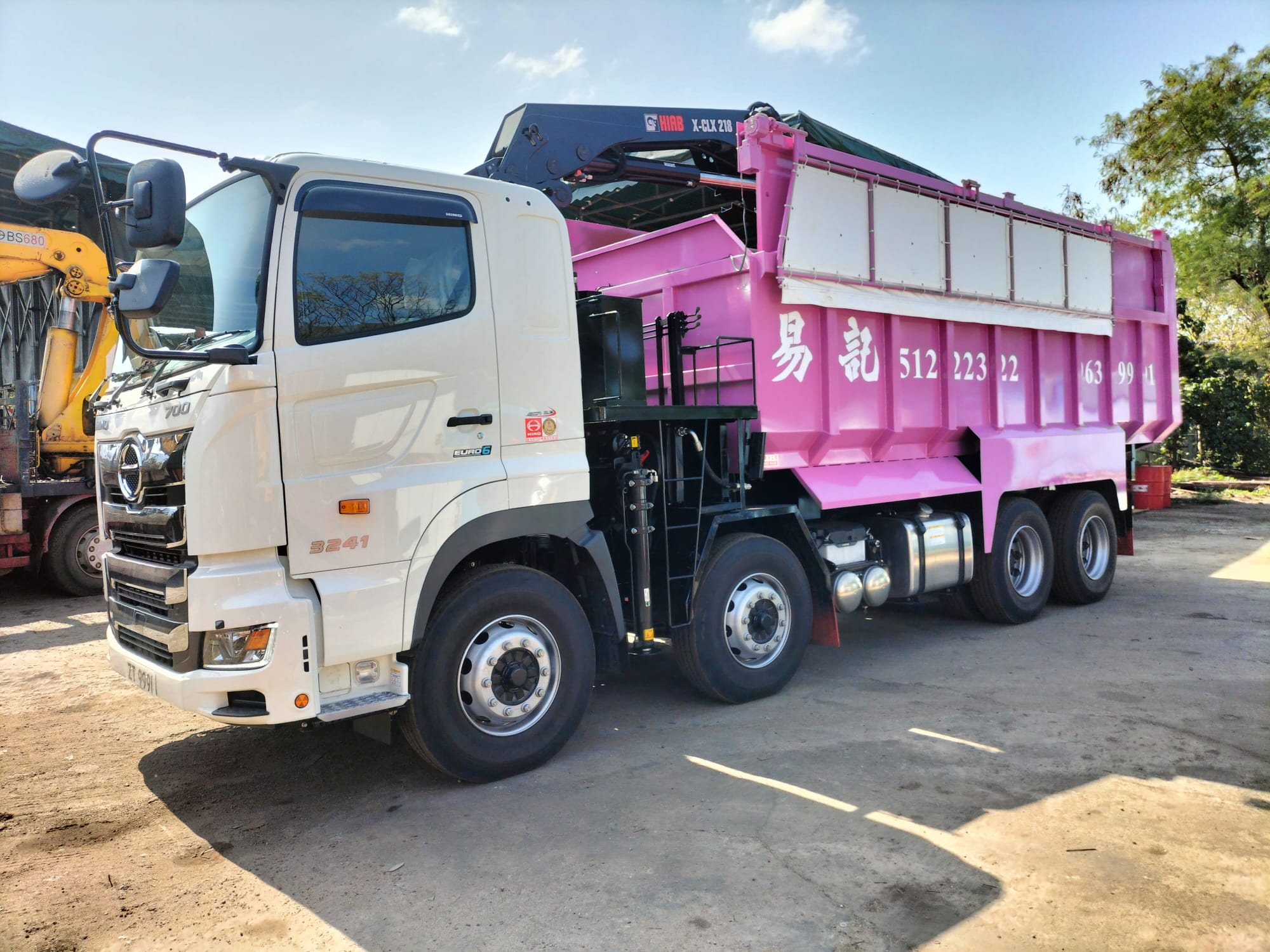 易記環保運輸有限公司 | 專業夾車、環保斗租用服務